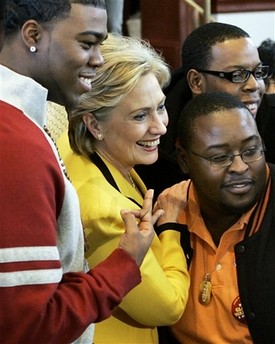 Hilary Clinton with fraternity sign par bpende