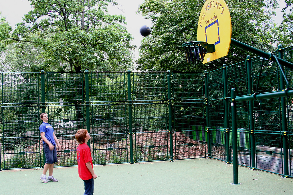 Basketball in Parc Montsouris