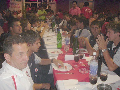 Jugadores de 3ra. división del Club Atl. Independiente en la cena de bienvenida