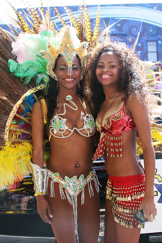Carnaval Women: Candid