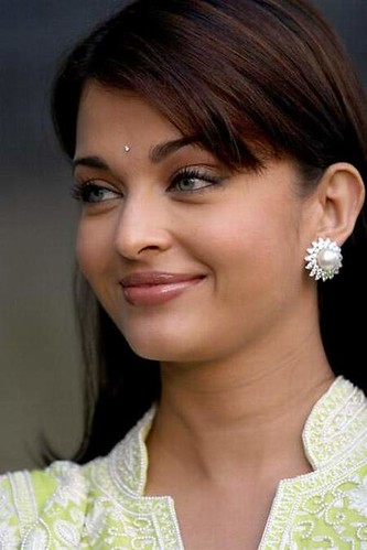 Aishwarya Rai pictures, picture gallery, celebrity greeting cards, photos, pics, snaps, high quality pictures, rare pictures.