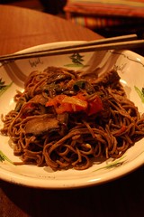 soba with marinated beef + tomatoes