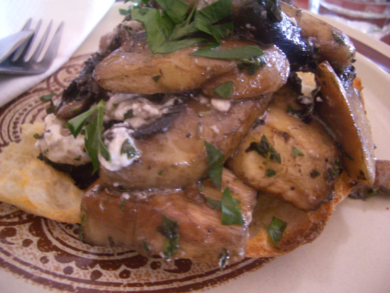 Mushies on toast with feta and thyme
