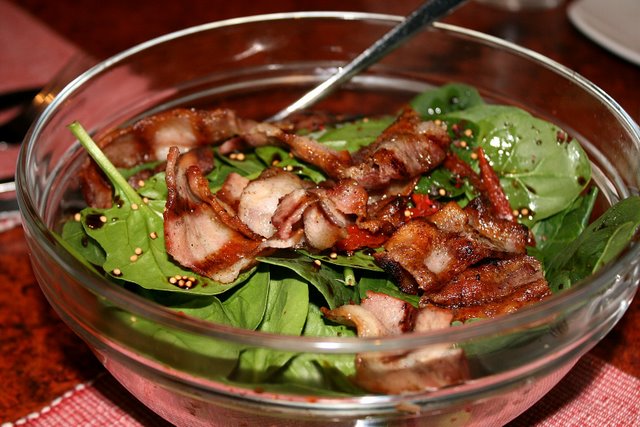 Spinach salad with bacon and mustard seeds