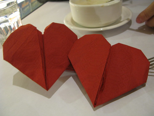 彬折給我的愛心，兩顆心是用同一張餐巾紙折出來的喔