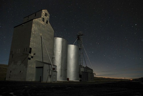Grain elevator near Washtuncna