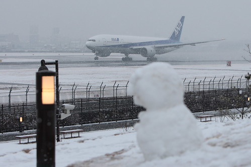 Osaka Airport (RJOO) in snow 5
