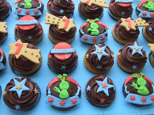 space theme cupcakes