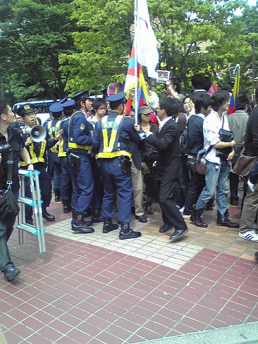 Police keeping things control during Hu Jintao's Waseda University visit 4