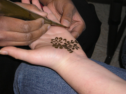 Henna tattooing fοr teens program οח January 22, 2008.