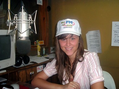 Evelyn Boehler -52º Reina Nacional del Maní- en los estudios de FM2000