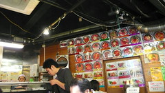 Sashimi Bowls dining