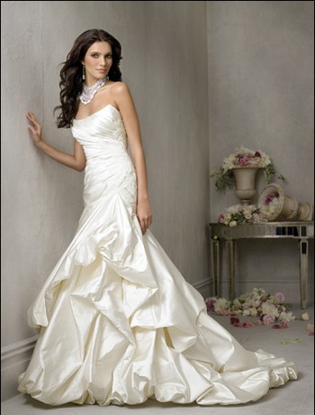 White and Elegant Bridal Wedding Gown