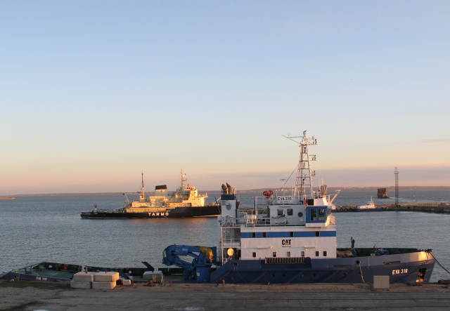 EVA-316 ja JM Tarmo Hundipea sadamas