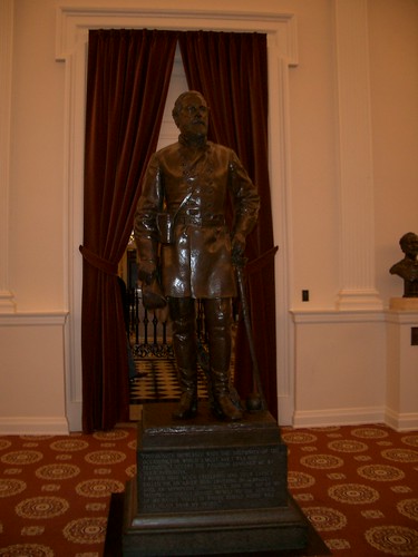 robert e lee statue richmond. Statue of Robert E.Lee in RIchmond#39;s court house. Statue of Robert E.Lee in RIchmond#39;s court