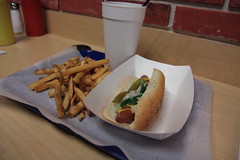 TRADITIONAL CHICAGO-STYLE HOT DAWG