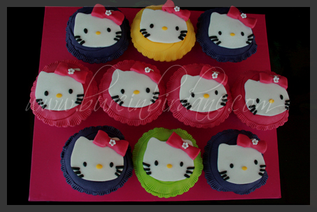Hello Kitty cupcake 1