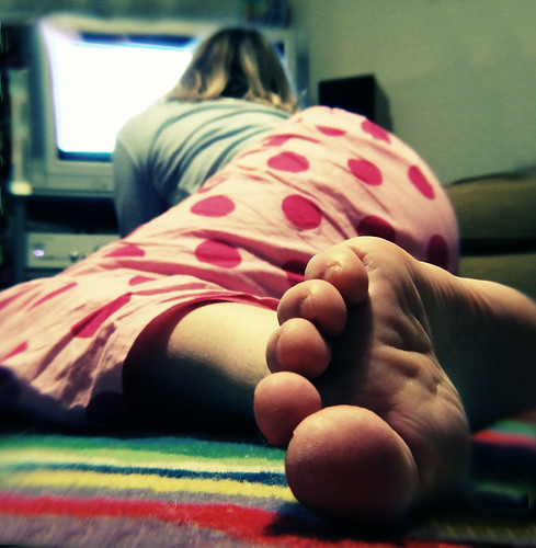 222/365 tv toes