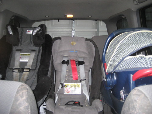 Can 3 car seats fit in a nissan xterra