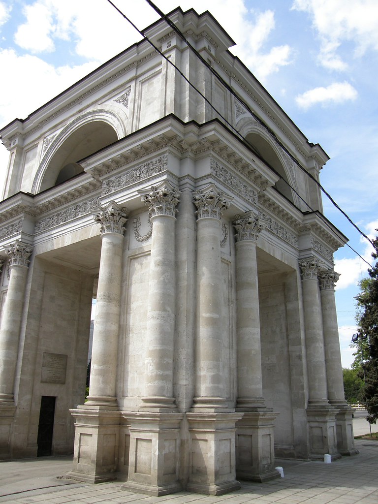 : Triumphal arch, Chisinau