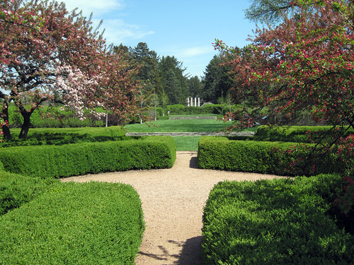Arboretum Pillars