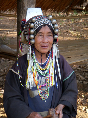 mujer tribu akha