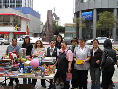 Wilshire Plaza Hotel Workers Toy Delivery 12-20-07 (24)