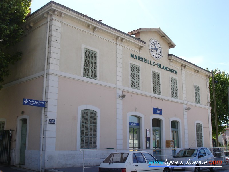 La façade de la gare de Marseille-Blancarde (13004) à proximité de la station du tramway marseillais