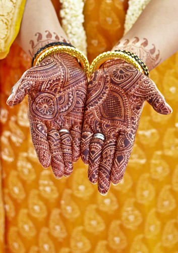 Mehendi on the bride's hands