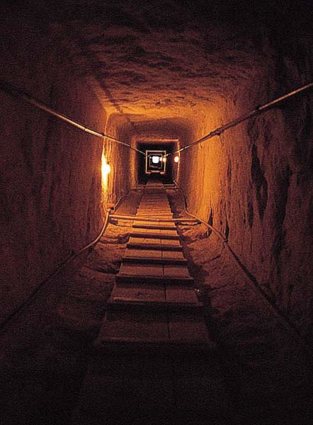 pyramidtunnel4_jpg