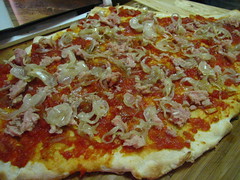 Pre Cheese/Cook Pizza w/ cippolini and tonno