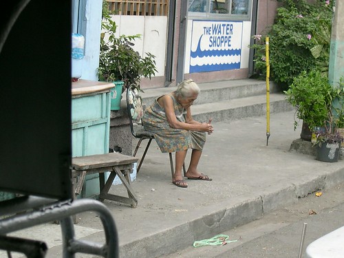  Old woman sits on a chair by the side of the road Philippines Buhay Pinoy  Ngayon Filipino Pilipino  people pictures photos life Philippinen      