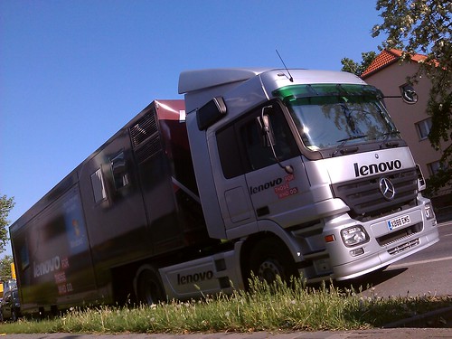 Lenovo Roadshow Truck in der Pallaswiesenstraße
