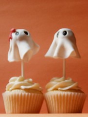 His & Her Halloween Ghost Cupcakes