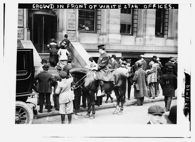 Crowd in front of White Star offices (LOC)