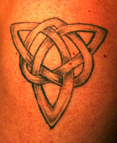  Size:400x265 - 15k: Trinity Knot Tattoo