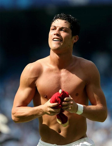 Topless Cristiano Ronaldo Photo