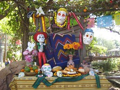 A cool Day of the Dead altar. (09/30/07)