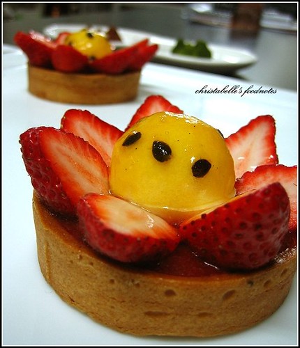 L'etoile季節師傅新甜點strawberry, passion fruit and rhubarb tart