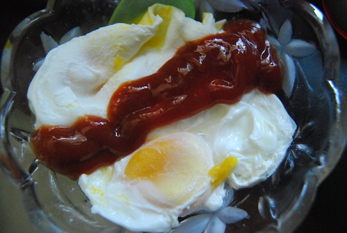 Poached egss with ketchup