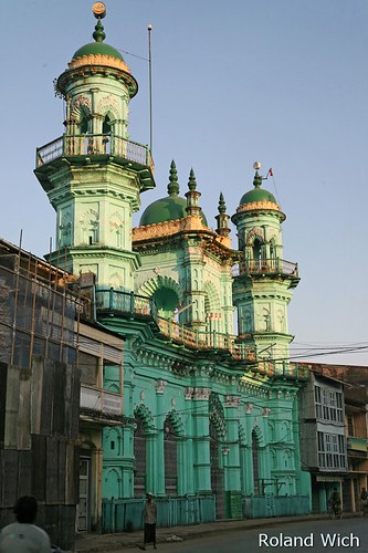 Mawlamyaing - Mosque by Rolandito..