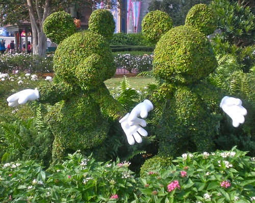 Mickey & Minnie Topiary