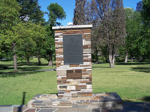 Flagstaff Gardens monument