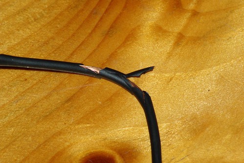 2008-02-12 Frayed HeadPhone Cord (2)