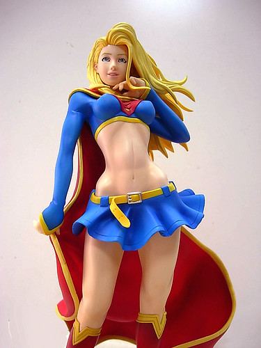 壽屋~美國超級英雄係列~SUPER GIRL 女超人PVC完成品 (自拍照片分享)