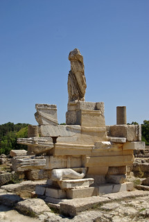 Monument naval (Nice), àgora de Cirene