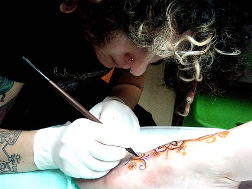 mejor tatuaje 2006. tatuaje letra tibetanas. El mejor estudio de tatuaje y piercing de Granada!