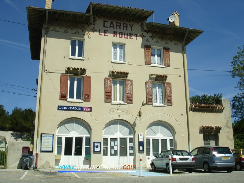 La gare SNCF de Carry-le-Rouet (13620) sur la ligne de la Côte Bleue dans les Bouches-du-Rhône