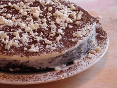 Chocolate_cake_assembly