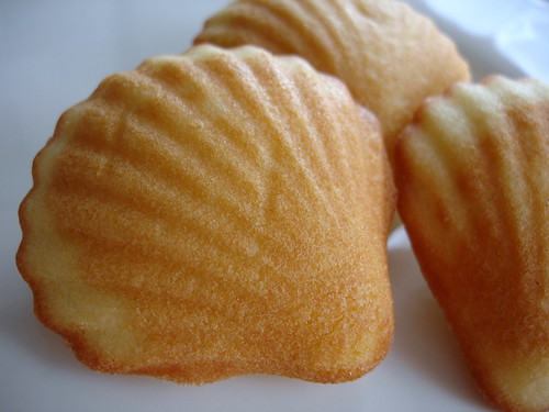Almond madeleines